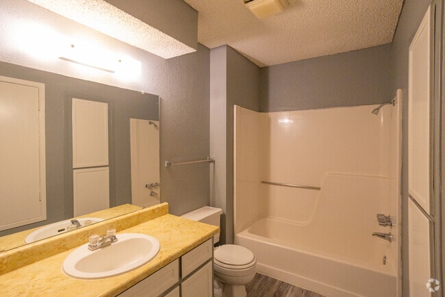 1BR, 1BA - 745SF - Heritage Hollow