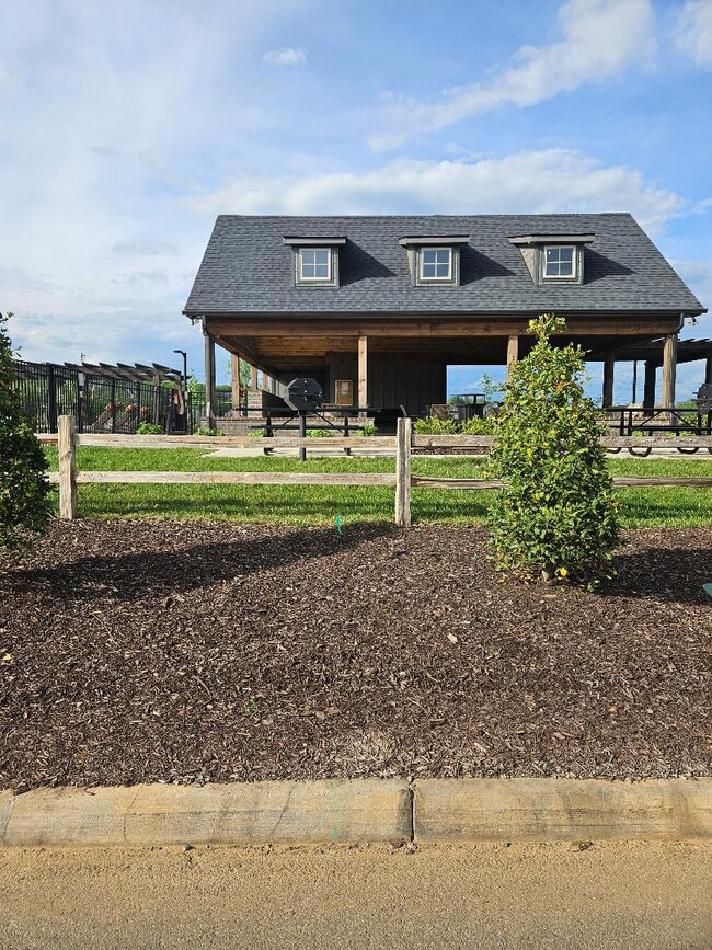 Building Photo - 1836 Silver Chapel Dr