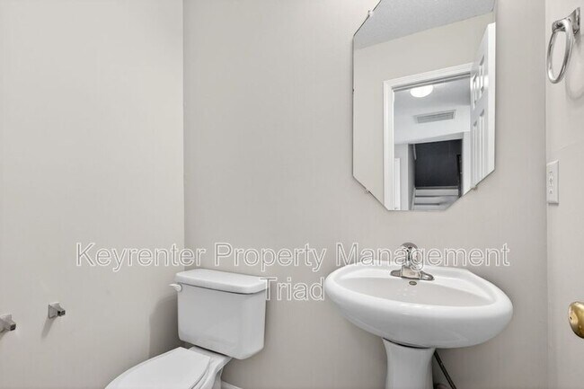 Building Photo - 2703 Stafford St