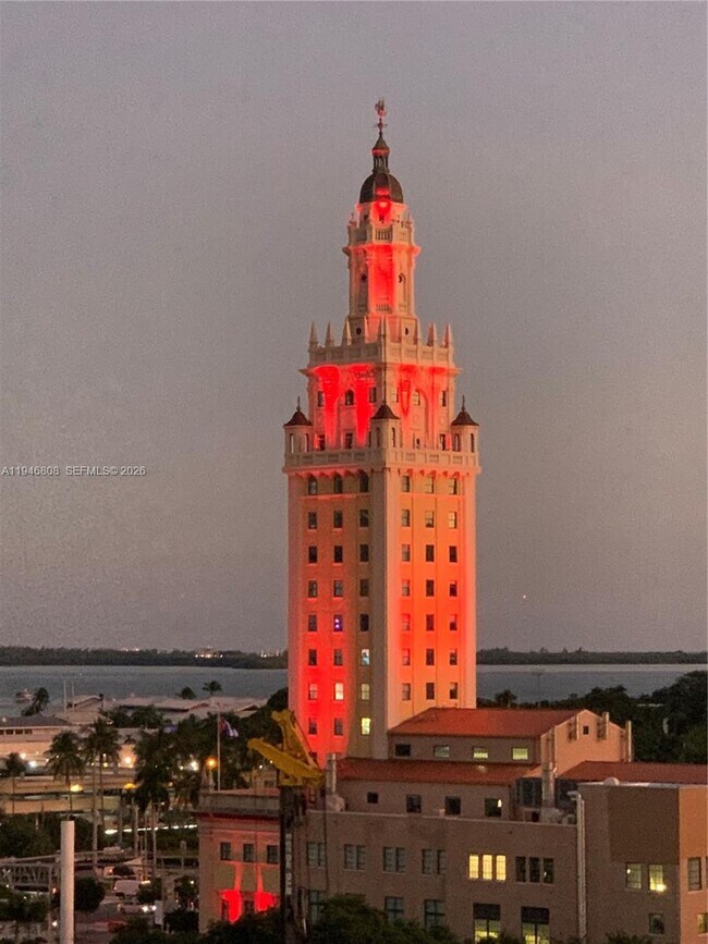 Building Photo - 851 NE 1st Ave