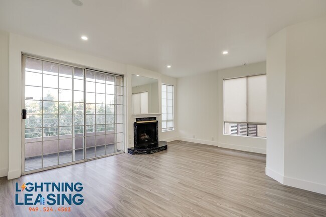 Building Photo - 15132 Magnolia Blvd