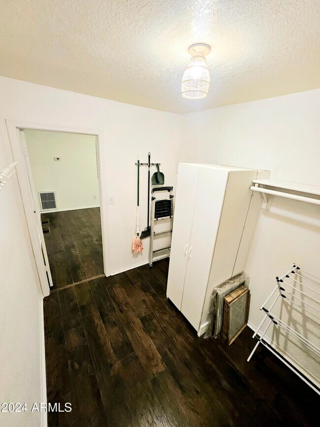 Building Photo - 1440 N Idaho Rd