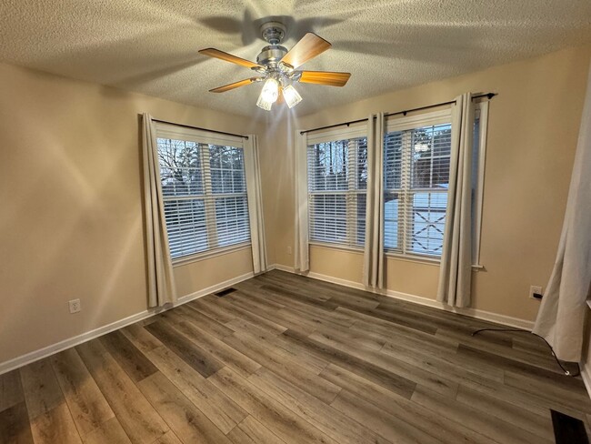 Building Photo - 3 Bedroom |  2.5 Bathroom Raleigh Home wit...