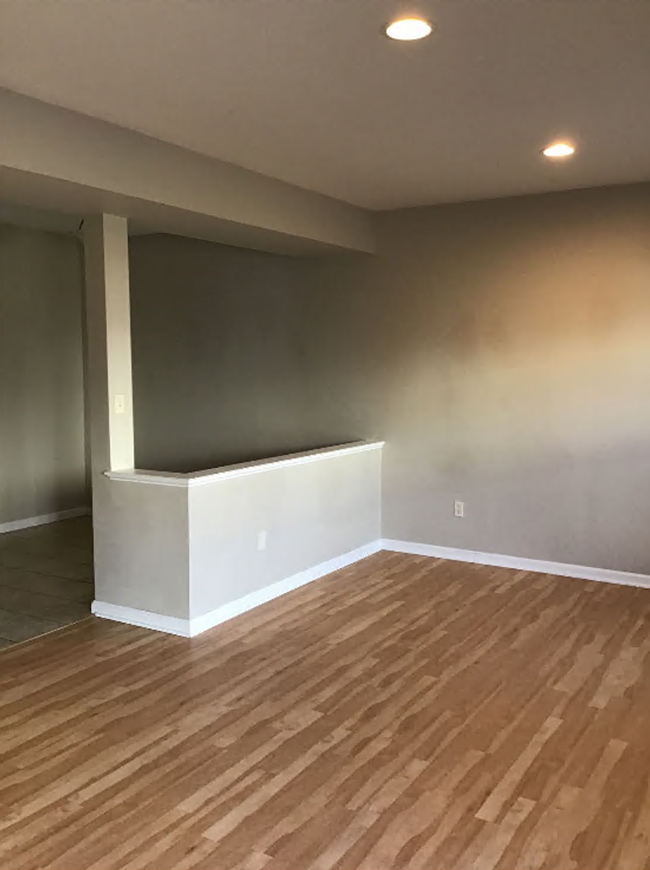 Building Photo - Spacious 3-Bedroom Townhome with Garage - ...