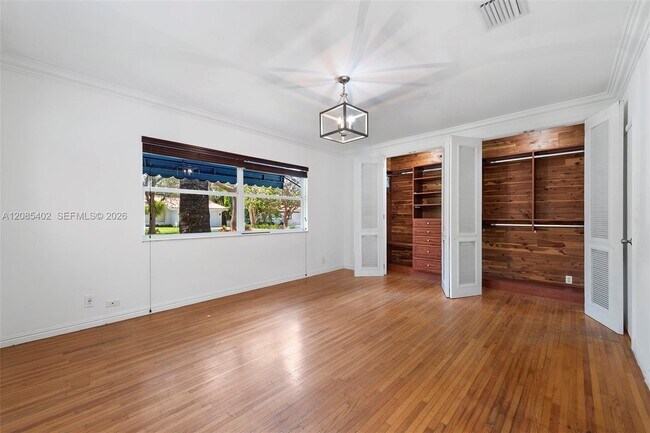 Building Photo - 921 Alava Ave