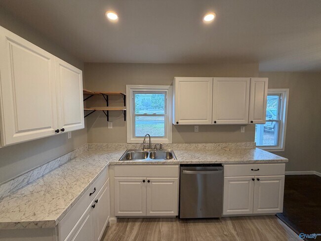 Building Photo - 1628 8th St SE