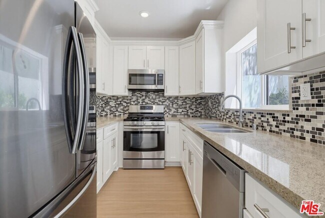 Building Photo - 3528 Mesquite Dr