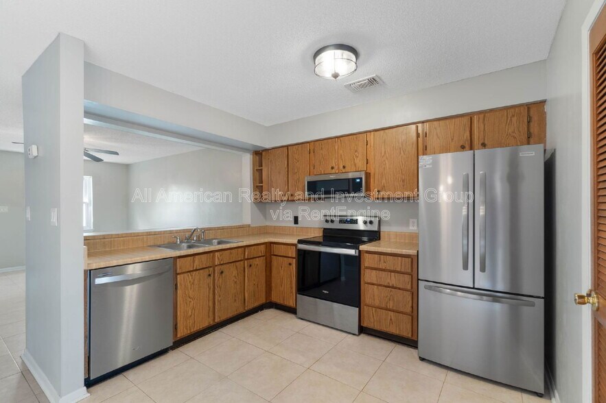 Building Photo - 696 Tyner St