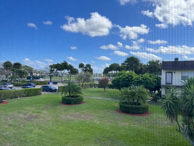 Building Photo - 698 Normandy Ln