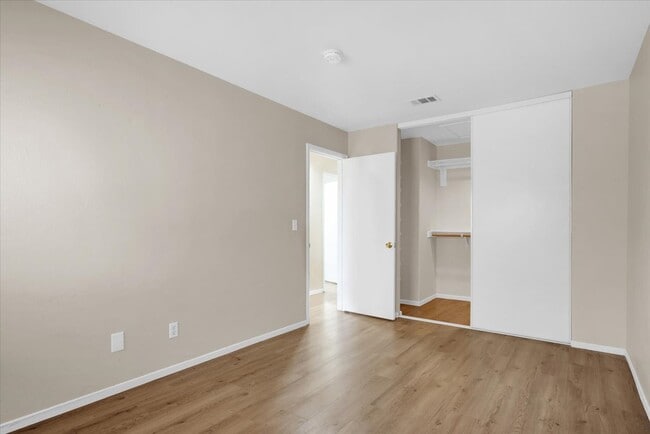 Building Photo - 5199 Souvenir Ln