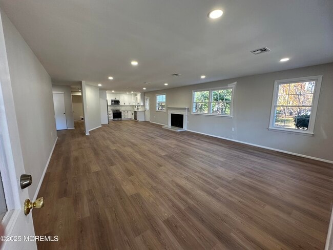 Building Photo - 4B Winthrop Pl