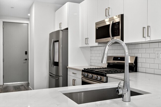 Building Photo - 3443 John F. Kennedy Blvd