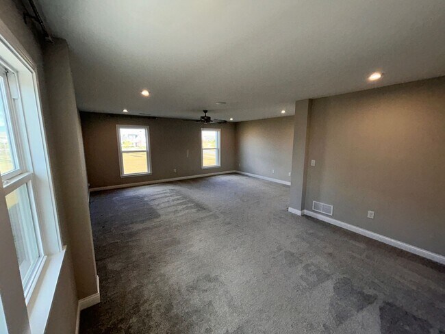 Building Photo - Home For Lease