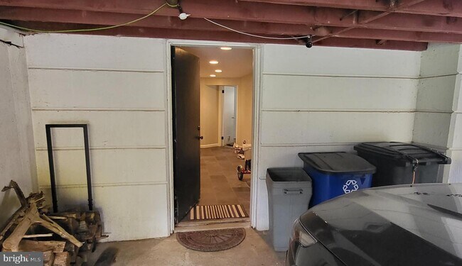 Building Photo - 1235 Hunt Club Ln