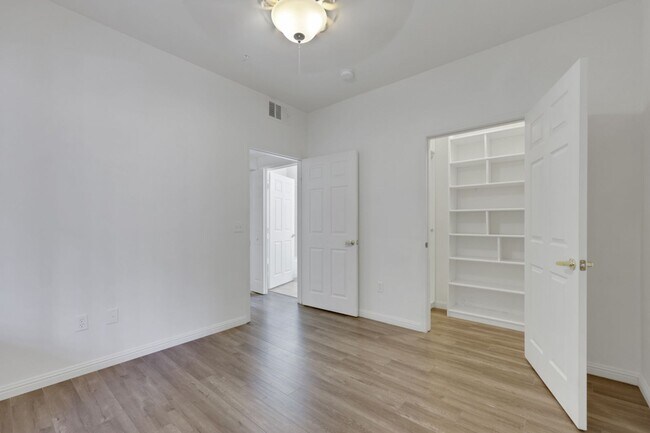 Building Photo - 7103 S Durango Dr