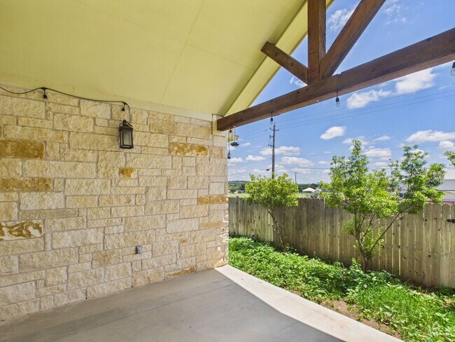 Building Photo - Modern Comfort: 3 Bed, 2 Bath with Garage & Large Pantry