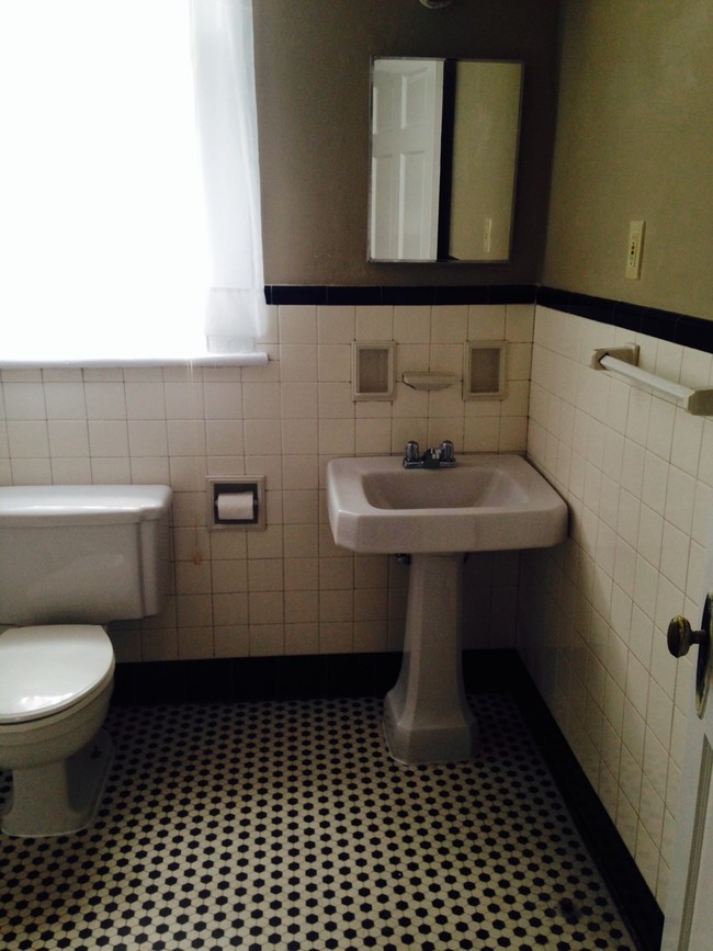 Bathroom - Oakview Ave Apartments