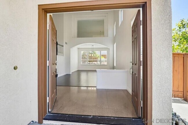 Building Photo - 1100 Corrales Ln