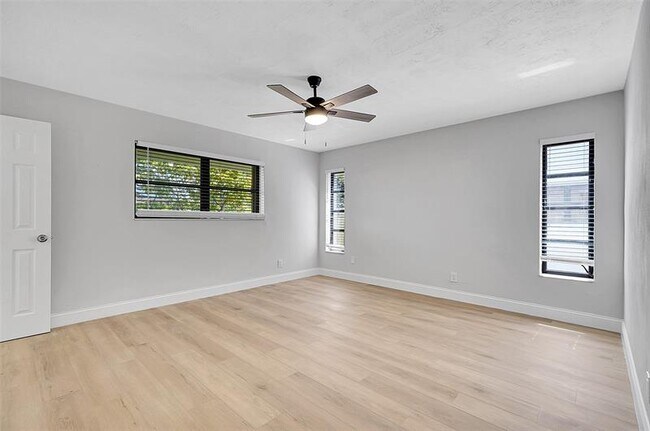 Building Photo - 5700 SW 120th Ave