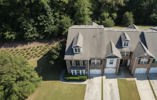 Building Photo - 3425 Fernview Dr