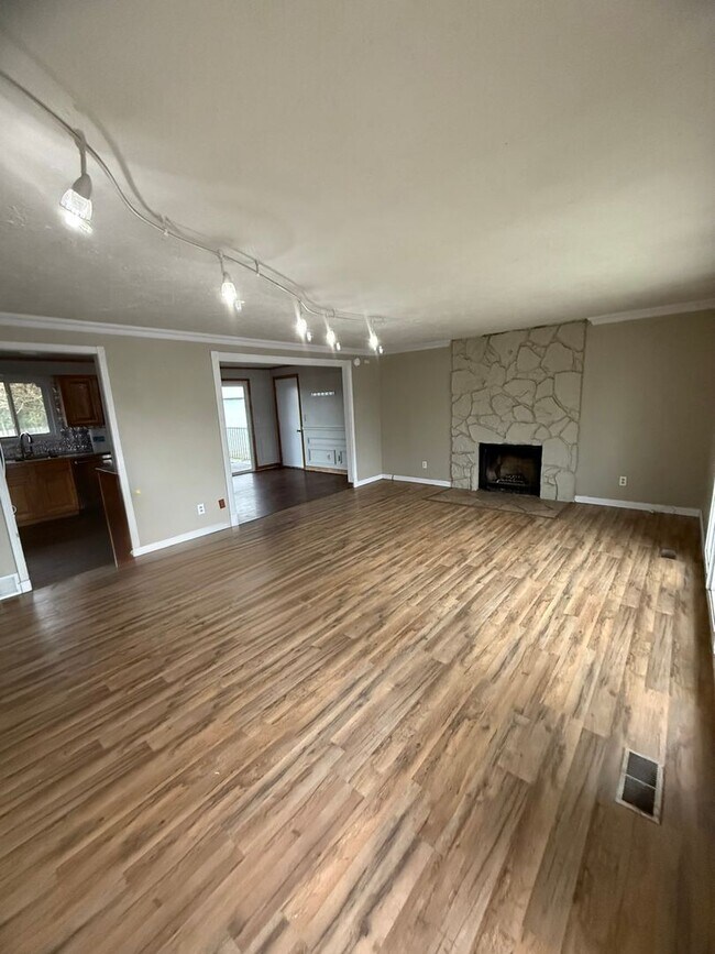 Building Photo - Quiet Cul-de-Sac | 3 Bed / 3 Bath + Bonus Rooms | Spokane Valley