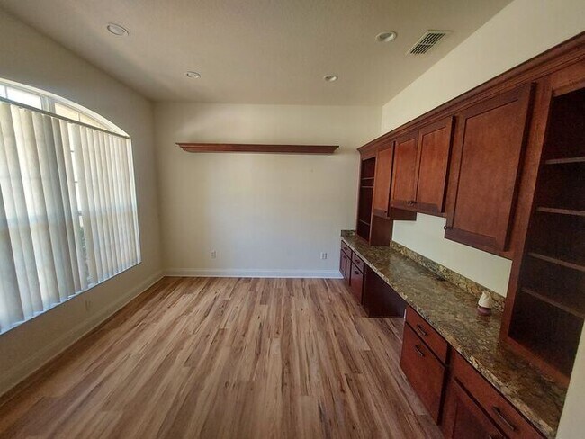 Building Photo - Beautiful 3/2/2 on 1/3 of an acre