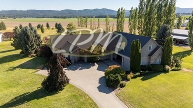 Building Photo - Spacious 3-Bedroom Home on 4.5 Acres – Pos...
