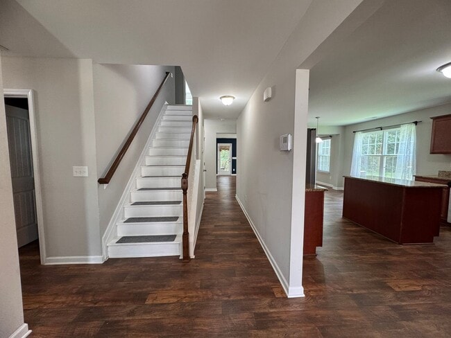 Building Photo - 5BR 3BA Home with Screened Porch