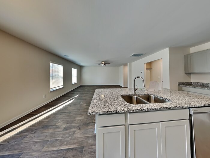 Building Photo - 114 Boat Clb Ln