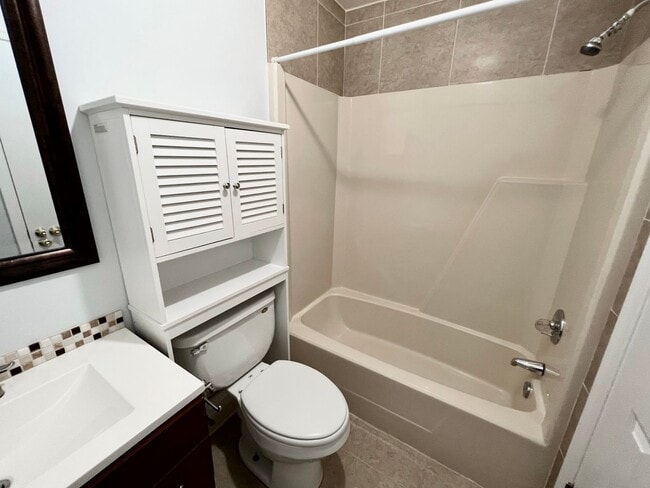 Building Photo - Upgraded Condo at Chic's beach!! Updated K...