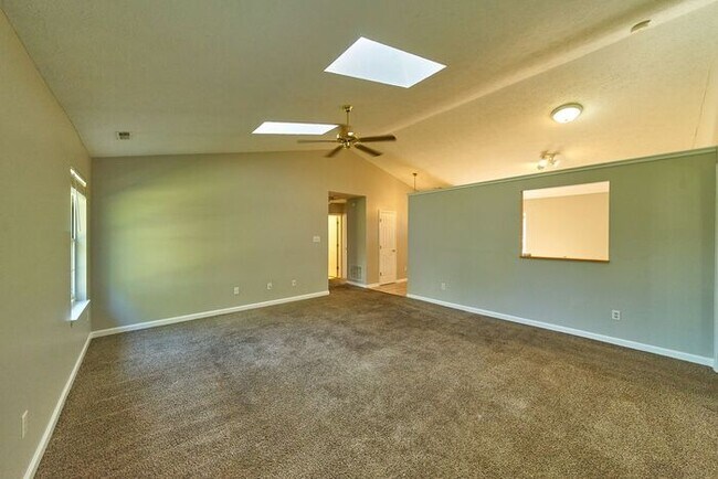 Building Photo - 3 Bedroom 2 Full Bath In Peaceful Franklin...