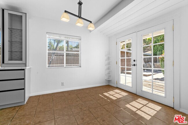 Building Photo - 4949 San Feliciano Dr