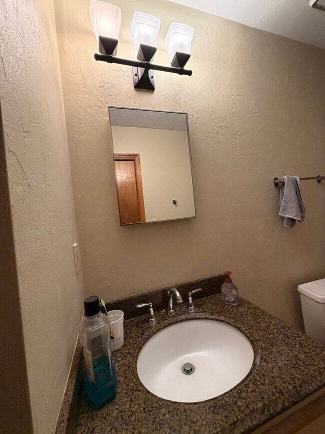 Building Photo - 2 Bed/ 2 Bath Near FSU