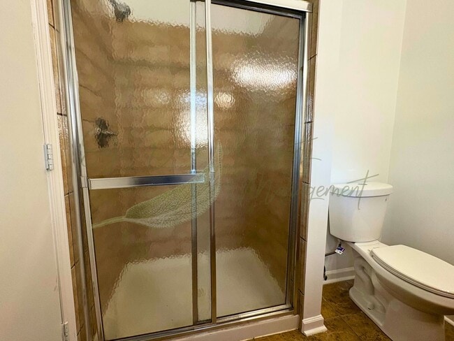 Building Photo - BEAUTIFULLY UPDATED 5 BED/ 3 BATH HOME WITH OVERSIZED GARAGE