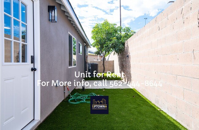 Building Photo - House - 2 Bedrooms / 2 Baths / Commerce