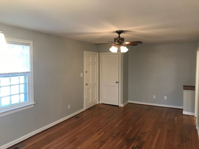 Building Photo - -- AVAILABLE JUNE 4TH -- 3 BR/ 1 BA Ranch ...