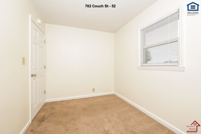 Building Photo - 702 Couch St