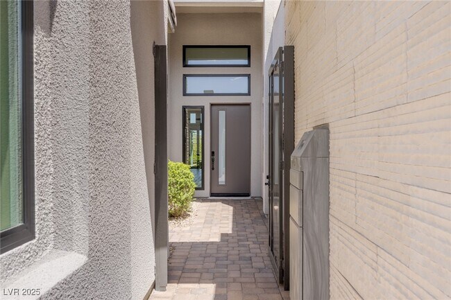 Building Photo - 5192 Rock Daisy Dr