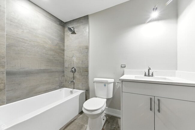 Building Photo - 4351 S King Dr