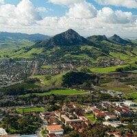 Building Photo - 6 bed 3 bath turnkey home close to campus and downtown