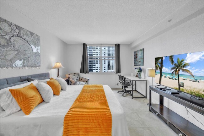 Building Photo - 2501 S Ocean Dr