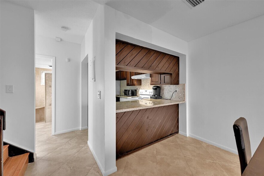 Building Photo - 4011 Coral Springs Dr