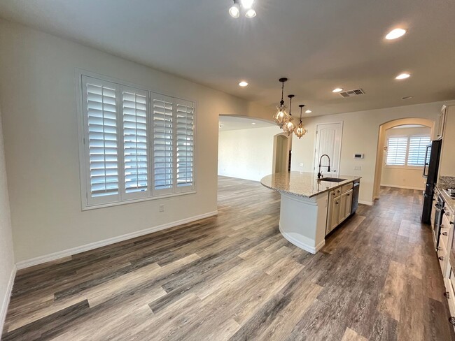 Building Photo - 4-bedroom, 4-bathroom home in the vibrant ...