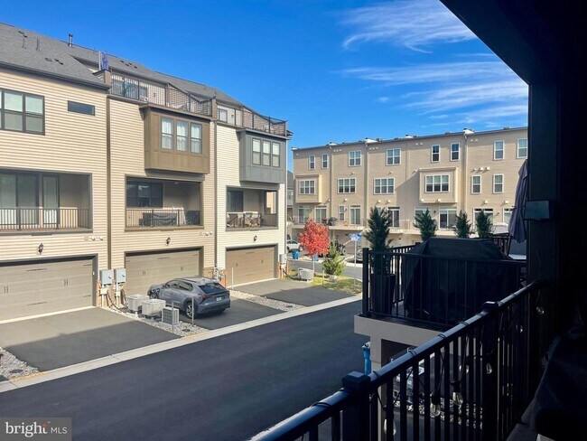 Building Photo - 23006 Sullivans Cove Sq