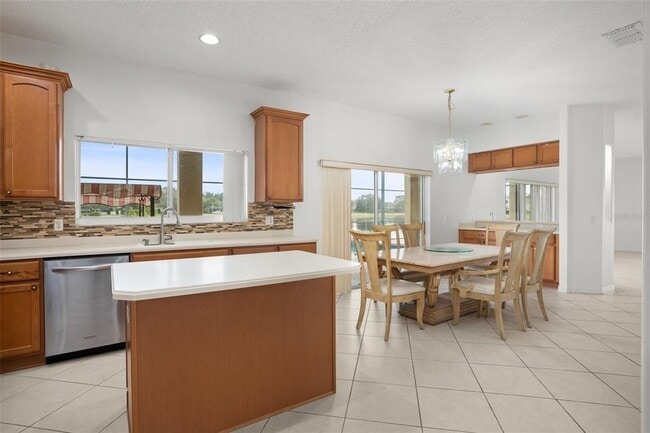 Building Photo - 9727 Mountain Lake Dr