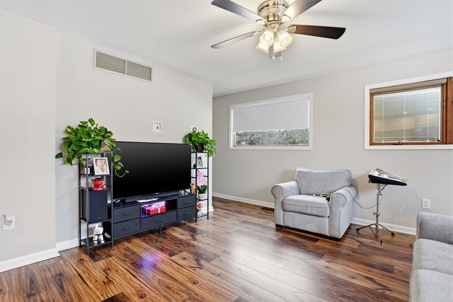 Building Photo - 244 Mathers Rd