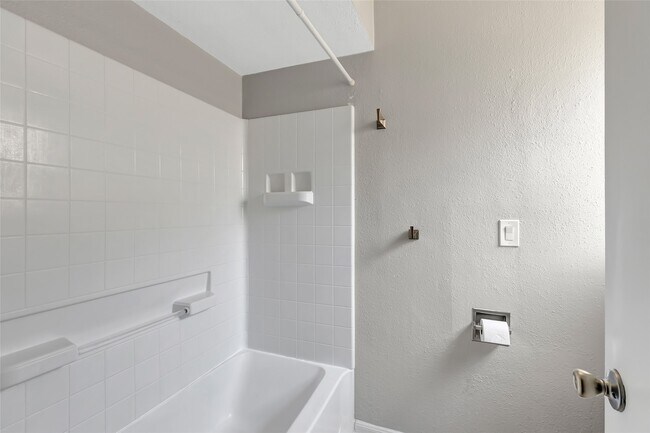 Building Photo - 2414 Chanay Ln