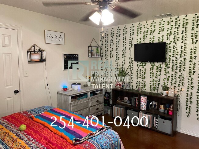 Building Photo - 602 Karey Dr
