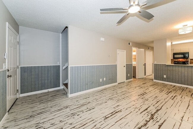 Building Photo - Neptune Beach Townhouse - On Huge Lot in Q...