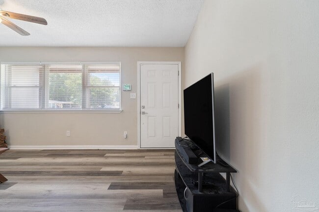 Building Photo - 8 Goodman Ln